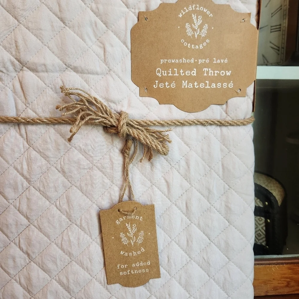 WILDFLOWER COTTAGES 50x60 Prewashed Quilted Ruffle Throw Stone